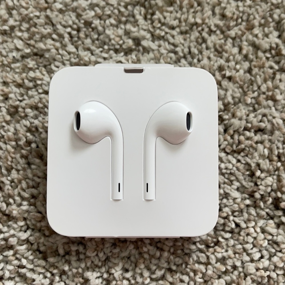 Brand new EarPods with lightning adaptor